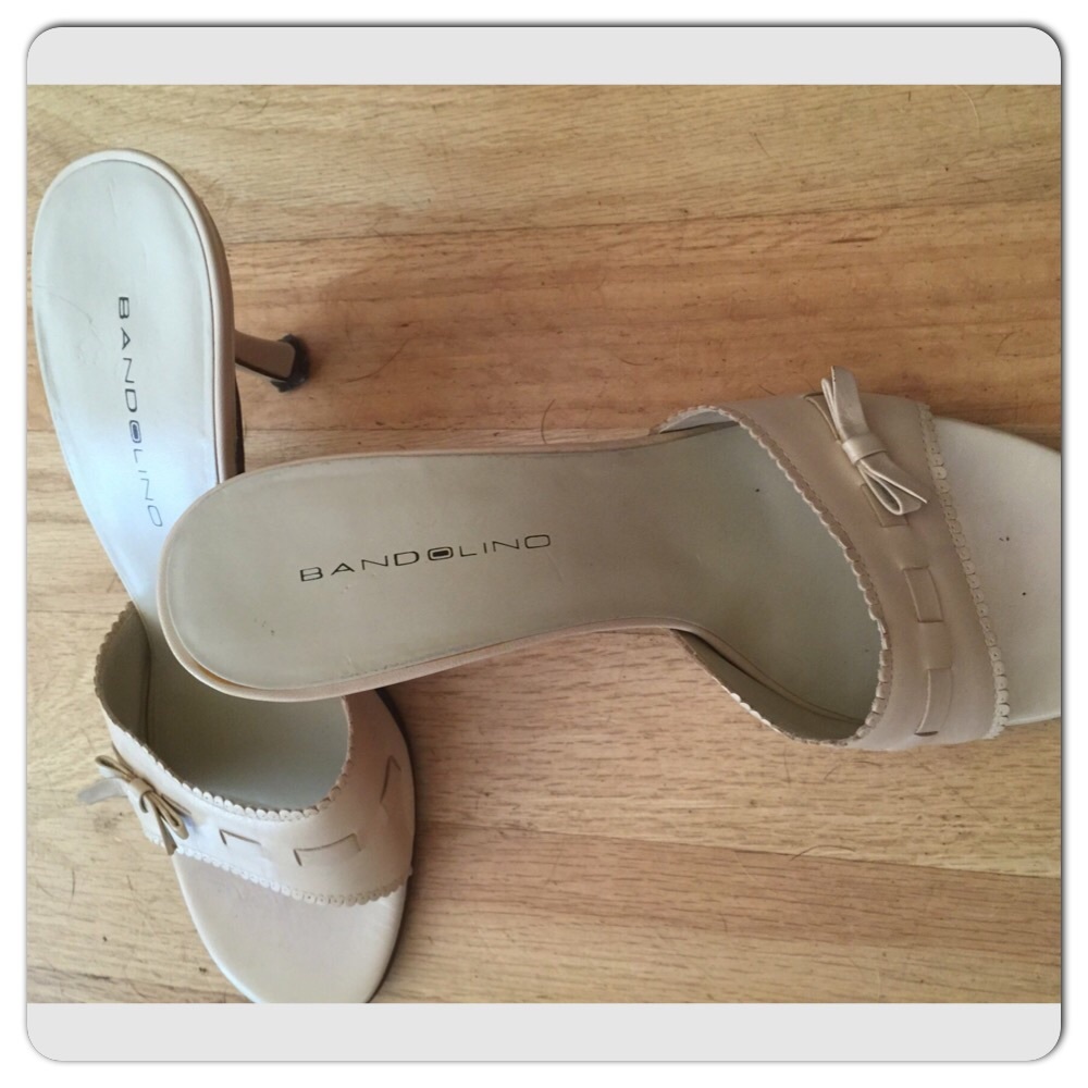Bandolino light beige sandals