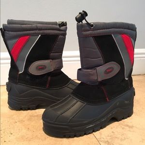 Totes kids snow boots. Size 5