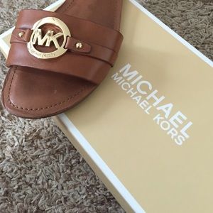 Michael Kors Molly Slide, size 9