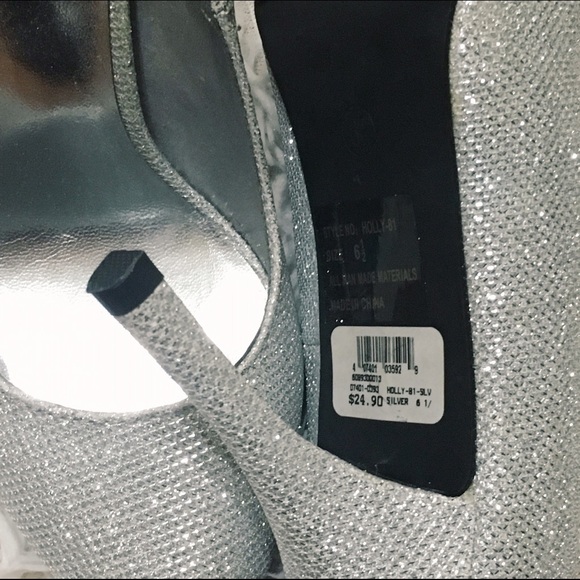 Silver heels - Picture 2 of 2