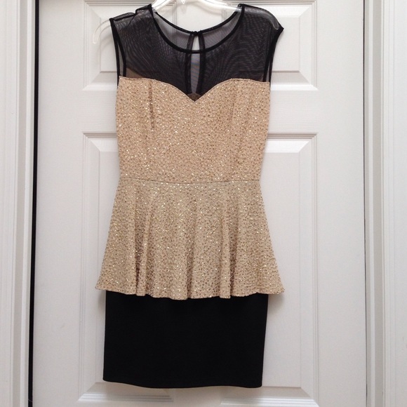 👗REDUCED 👗Black and Gold Dress