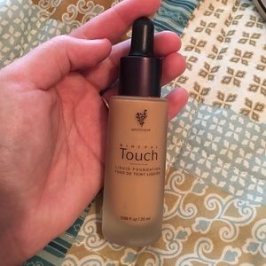 Younique mineral touch liquid foundation