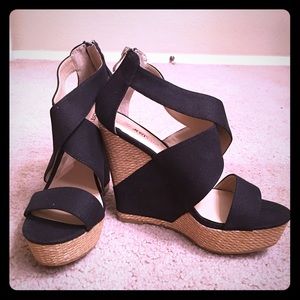 Black and Tan Twine Wedges