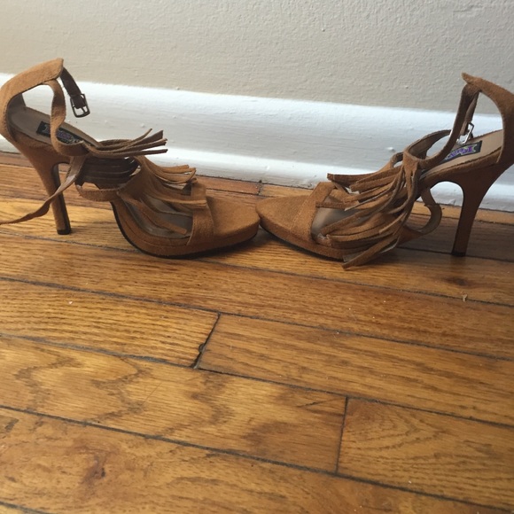 🚫SOLD🚫 Tan Suede Fringe Heels
