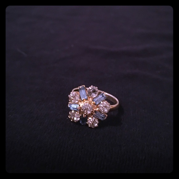 Vintage Rhinestone Flower Design Ring
