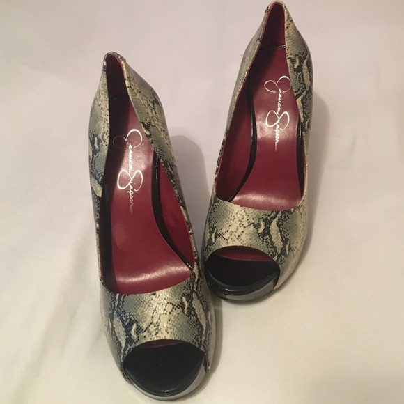 Jessica Simpson peak toe pumps