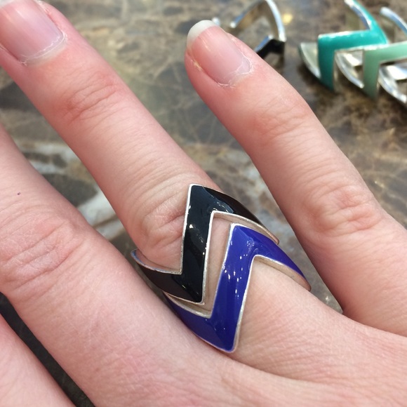 Stackable enamel chevron rings - Picture 2 of 2