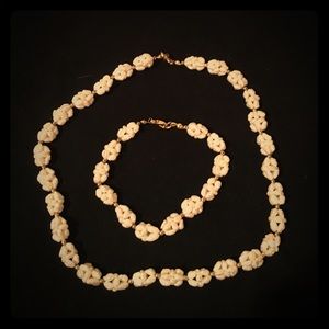 Freshwater Pearl Necklace and Bracelet Set