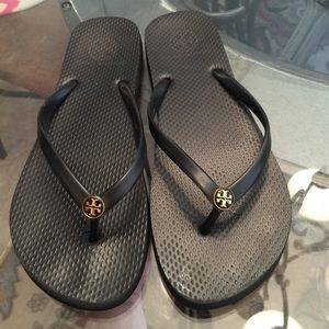 Tory burch black flip flops sz 9