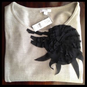 NY and Co. heather gray sweater with flower detail