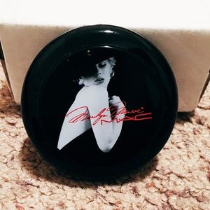 MAC Marilyn Monroe Powder