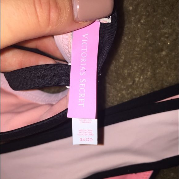 Victoria's Secret Bikini - Picture 3 of 4