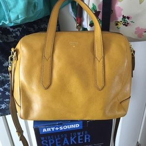 Well loved fossil crossbody purse in yellow