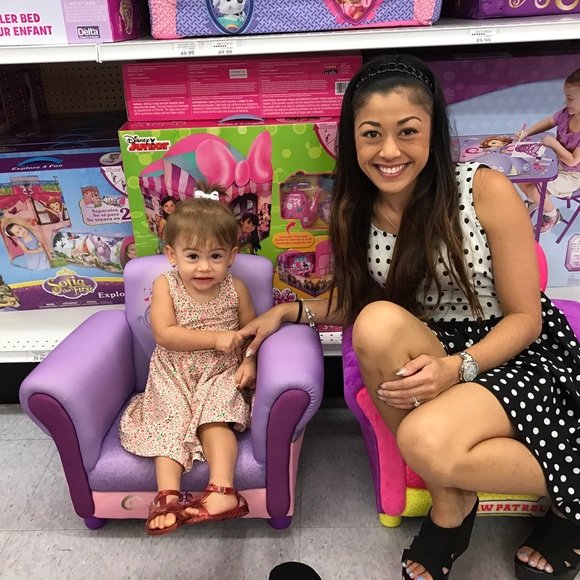 Meet your Posher, Monica 💗 - Picture 2 of 4