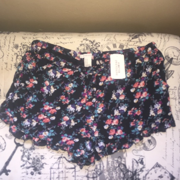 Cute woven shorts - Picture 2 of 2