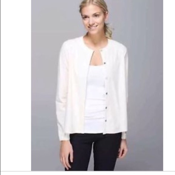 New Lululemon Solo Blouse. NWT.