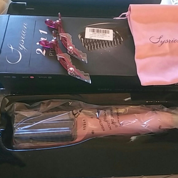 Ionic hair straightener brush