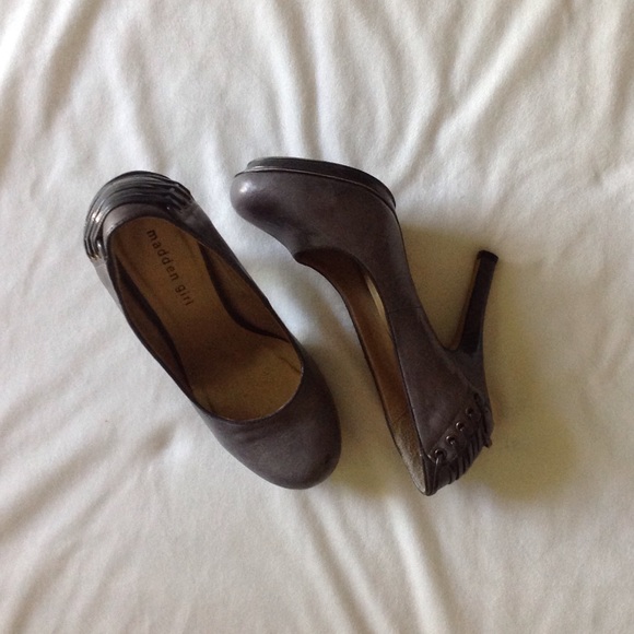 Madden Girl Dark Grey Leather/Patent Pumps