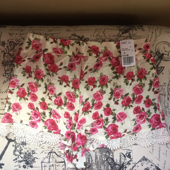 Floral woven shorts - Picture 2 of 2