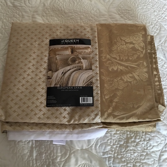 J. Queen bedskirt King New