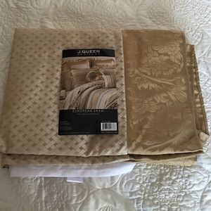 J. Queen bedskirt King New
