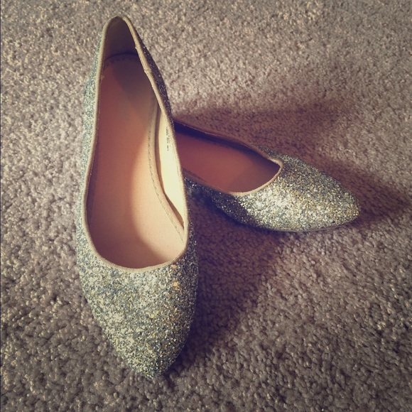 Old Navy sparkle gold flats. Size 8