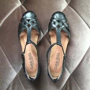 NWOT Cobb Hill Ireland T-Strap Sandals