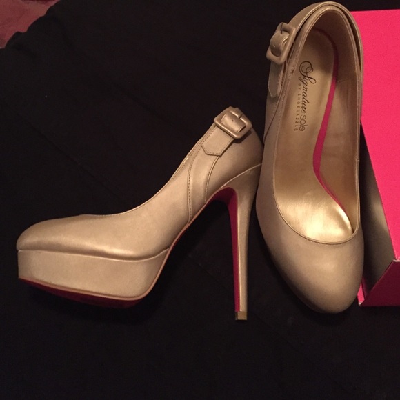 Shoe Dazzle Shoes Champagne Color Platform Pumps Poshmark