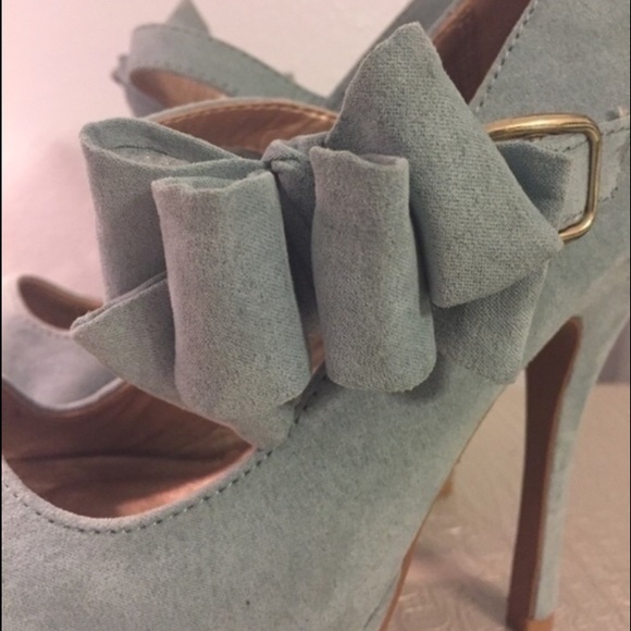 Mint/Seafoam green Bow Pumps! - Picture 3 of 4