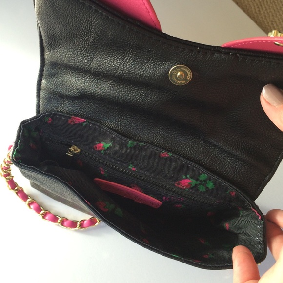 Betsy Johnson pink bow quilted bag - Picture 3 of 4