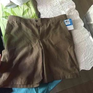 Green nwt shorts Columbia