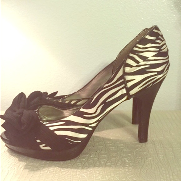 ADORABLE zebra striped heels with lace bows