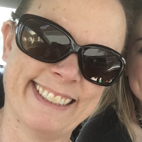 Meet your Posher, Laura - Picture 1 of 1