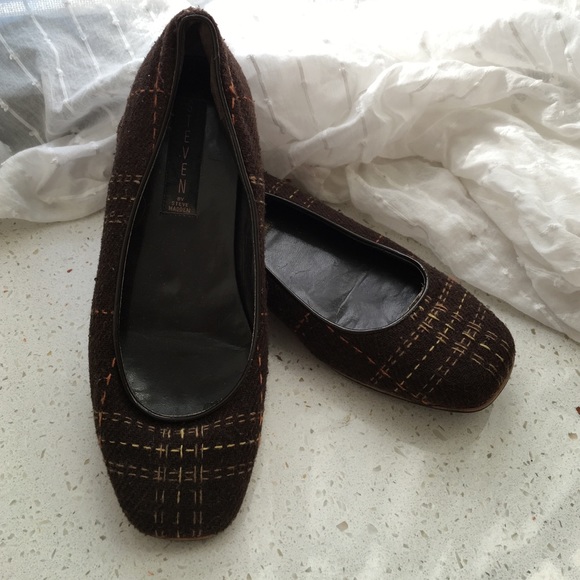 Steve Madden tweed flats