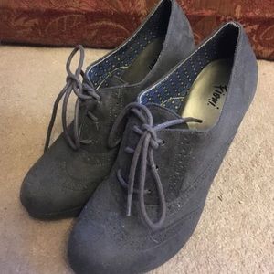 Fioni Dark Grey Suede Heels