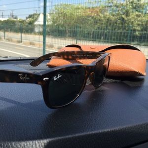 NWOT brown Ray-Ban New Wayfarer Sunglasses