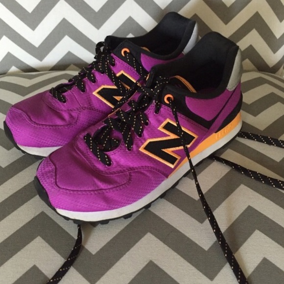 New balance tennis shoes