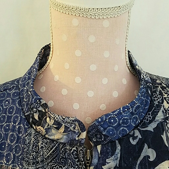 Intriguing jacket... - Picture 2 of 2