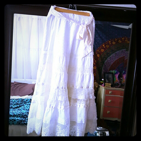 Bebe white lace skirt