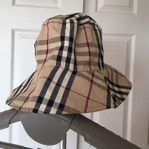 Burberry bucket hat!