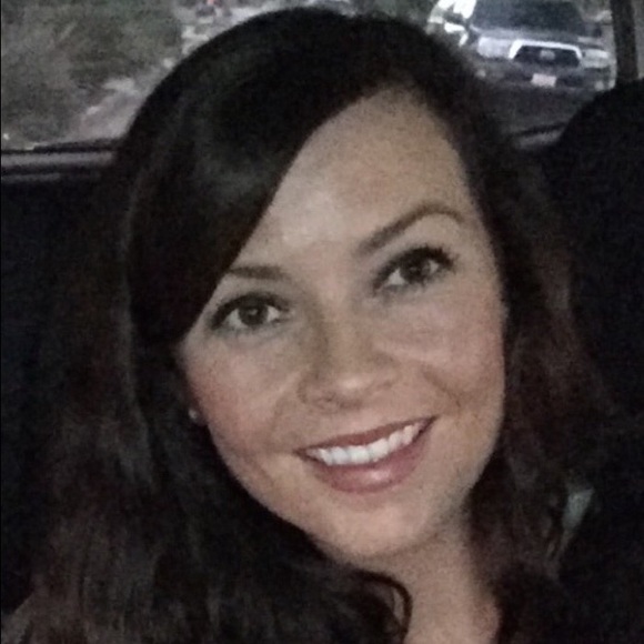 Meet your Posher, Caitlin