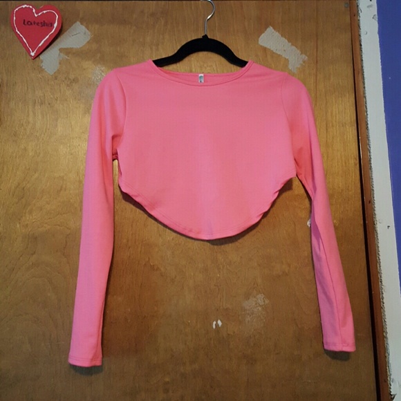 Round cut out long sleeve shirt - Picture 1 of 3