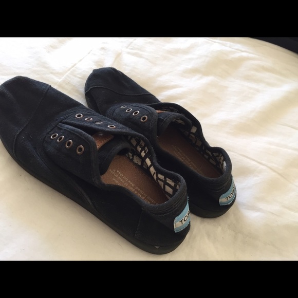 Toms slip on canvas shoe
