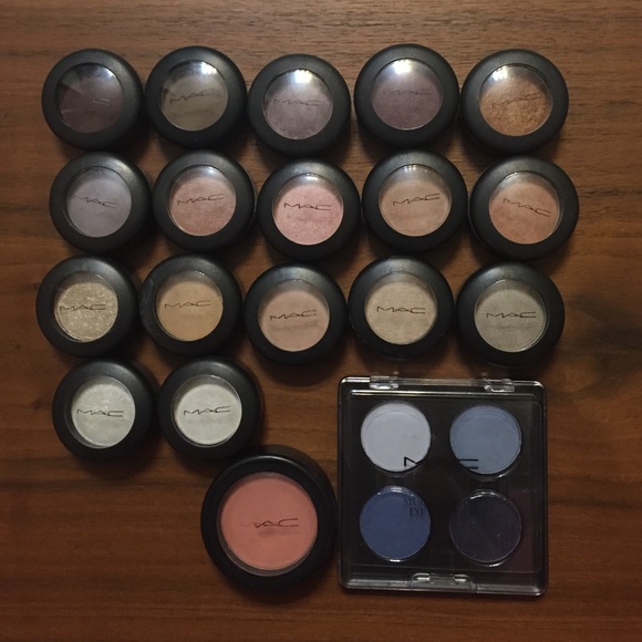MAC bundle - 20 Eye Shadows