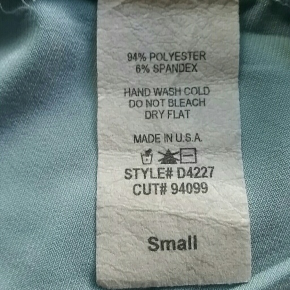 Heart shaped locket tattoo open back tshirt - Picture 5 of 6