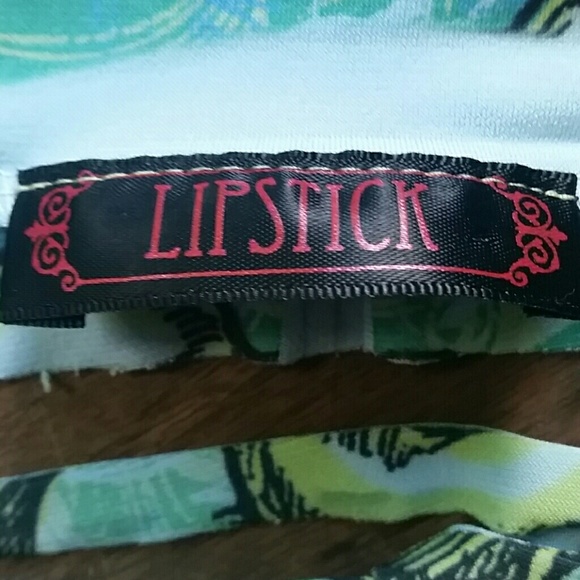 Heart shaped locket tattoo open back tshirt - Picture 6 of 6