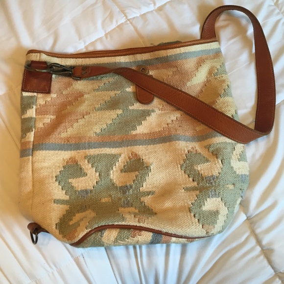 Fossil shoulder purse with Aztec sort print