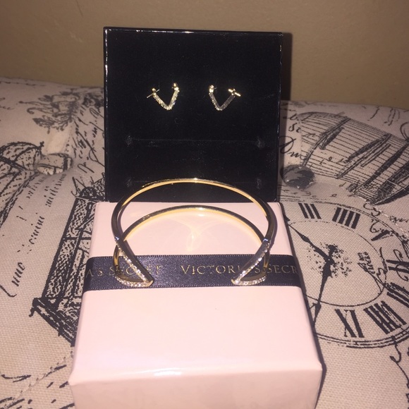 Victoria's Secret bangle and earring set - Picture 1 of 3