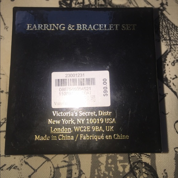 Victoria's Secret bangle and earring set - Picture 3 of 3
