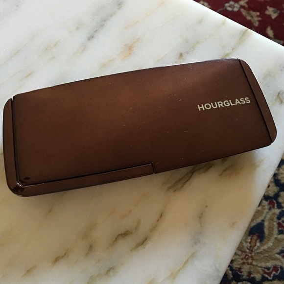 Hourglass ambient lighting pallette